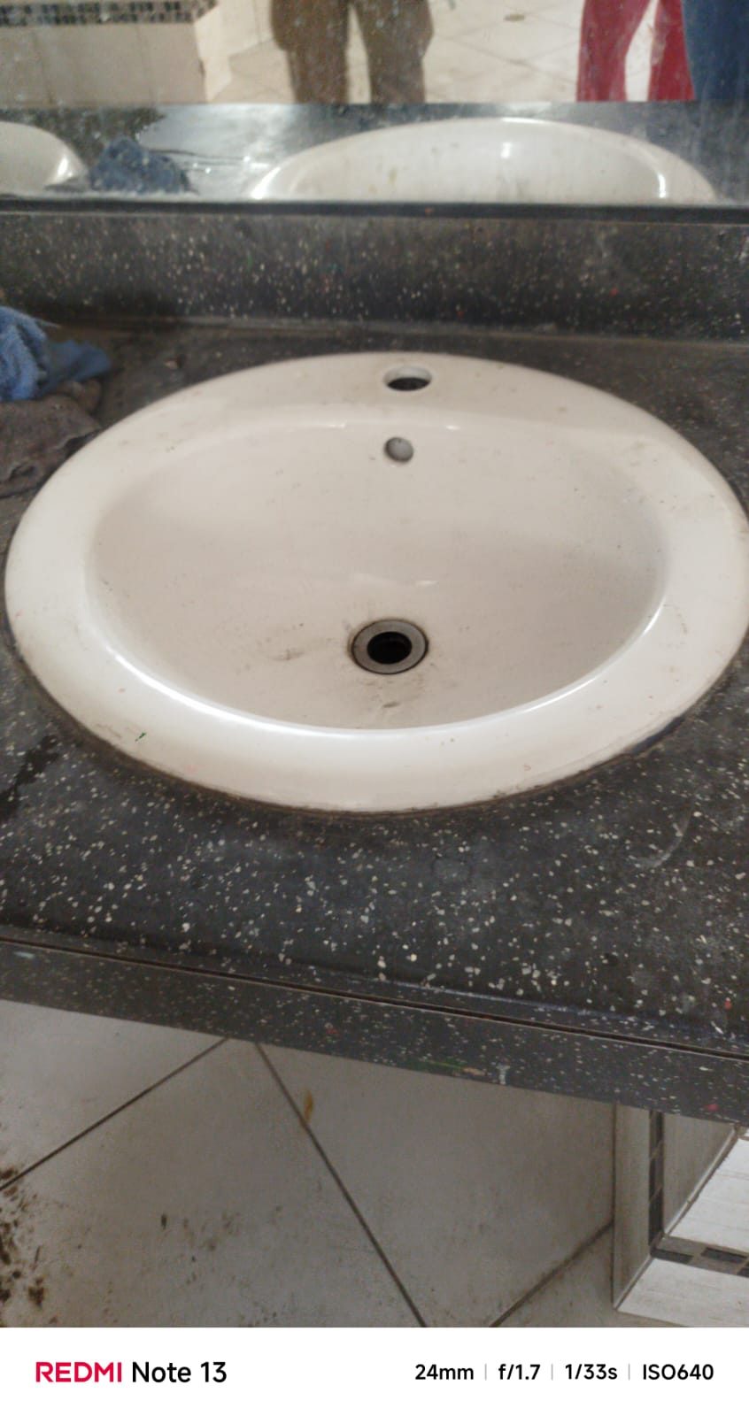 Cañería dañada del baño de primaria