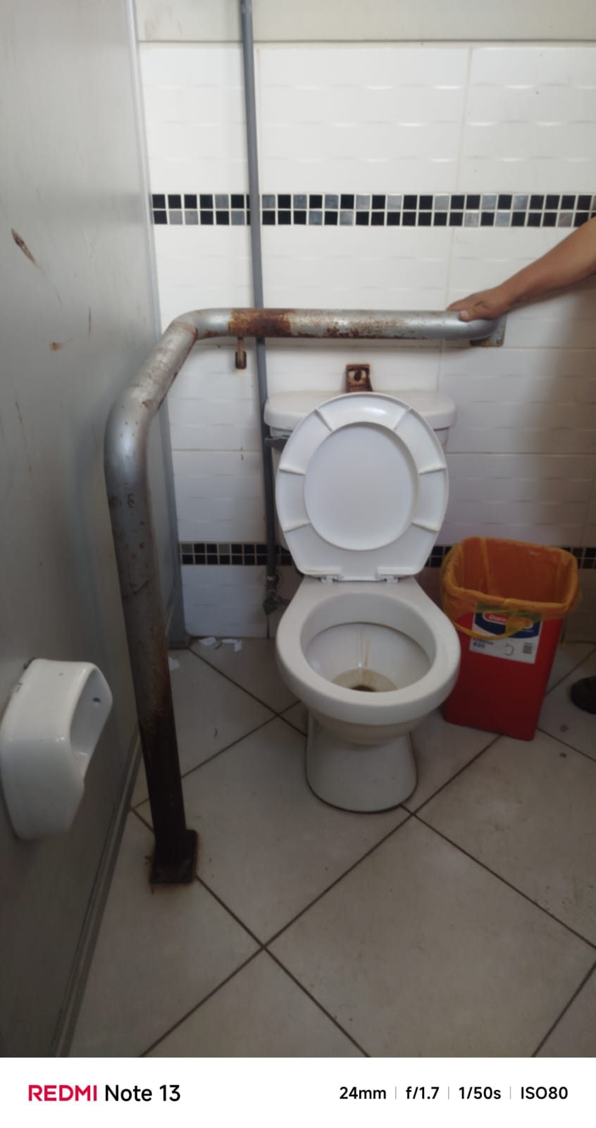 Inodoro averiado en el nivel primario