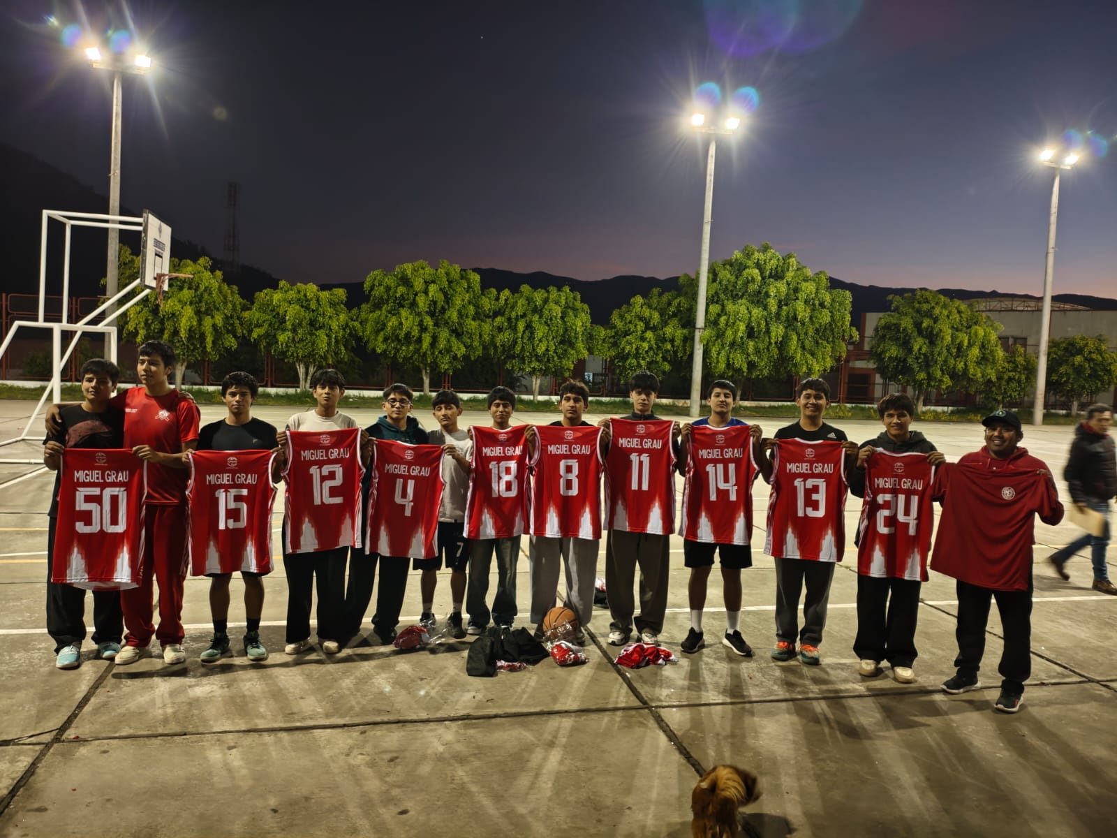 Entrega de indumentaria deportiva de básquet categoría C