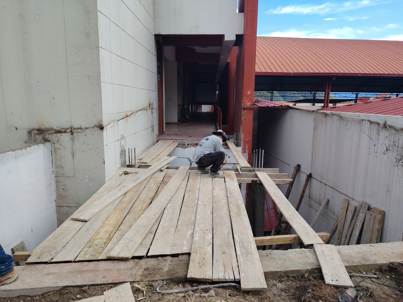 Construcción de la rampa en primaria