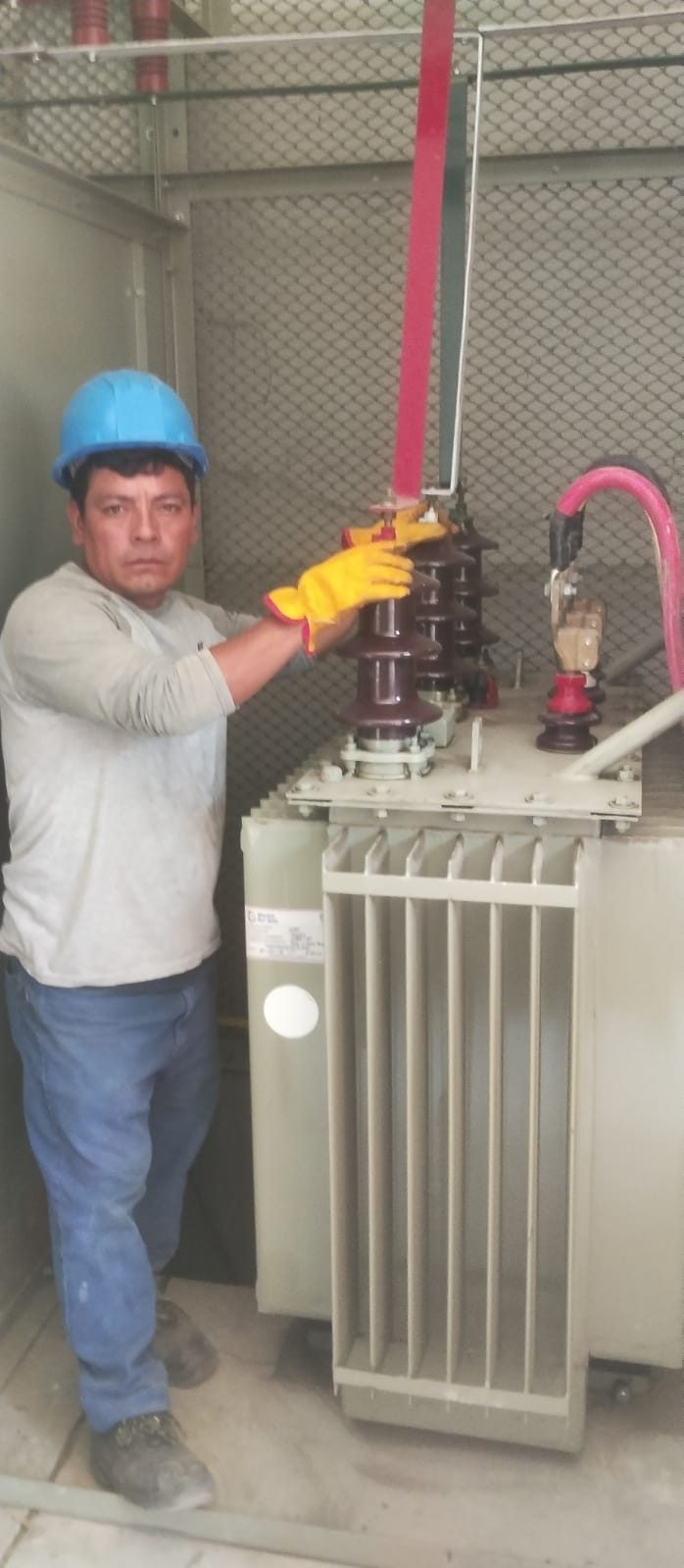 Reparación del sistema eléctrico del colegio Miguel Grau