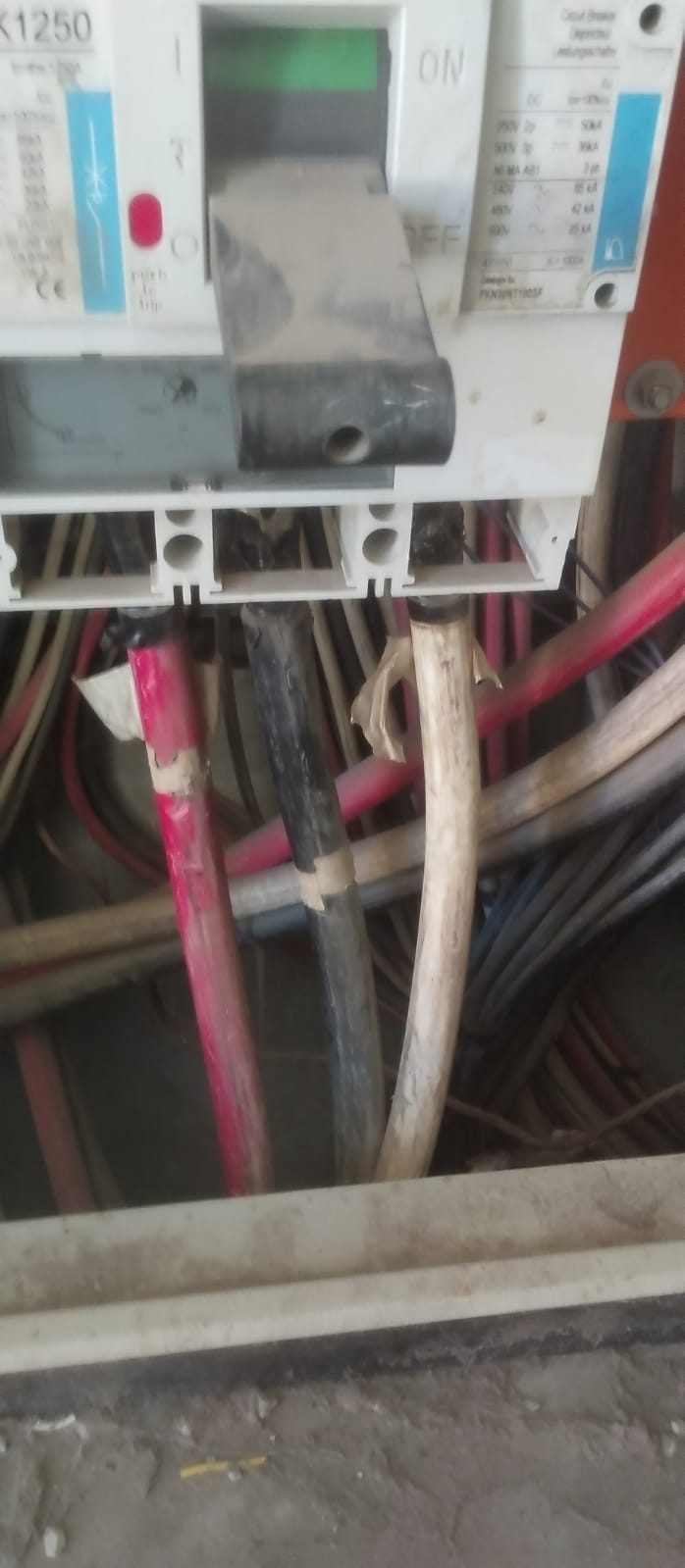 Reparación del sistema eléctrico del colegio